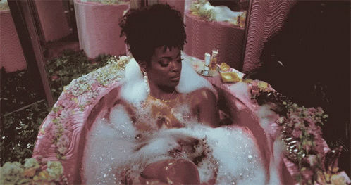 Is Ari Lennox βtoo black and normalβ for this generation of R&b artist ?